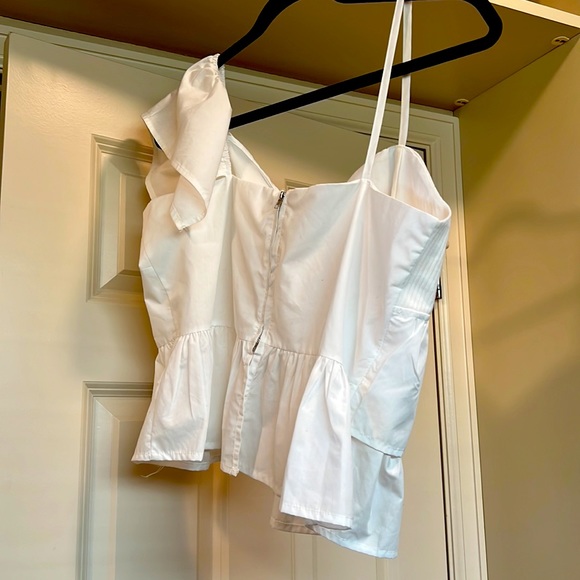 Never worn - purchased it for a photoshoot - Picture 2 of 2